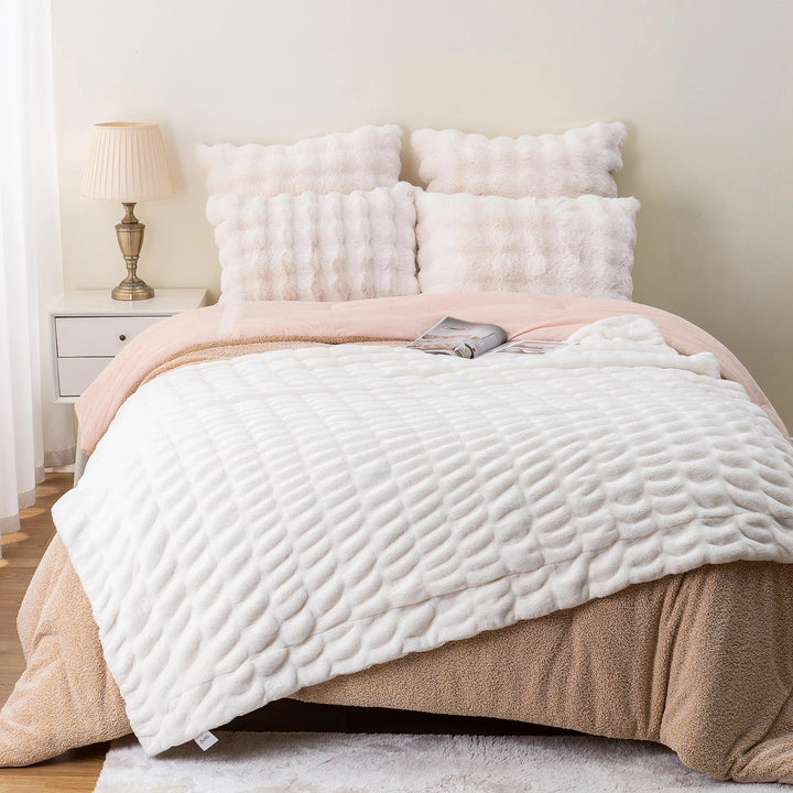 Snuggle Me Throw Blanket - HESTONS